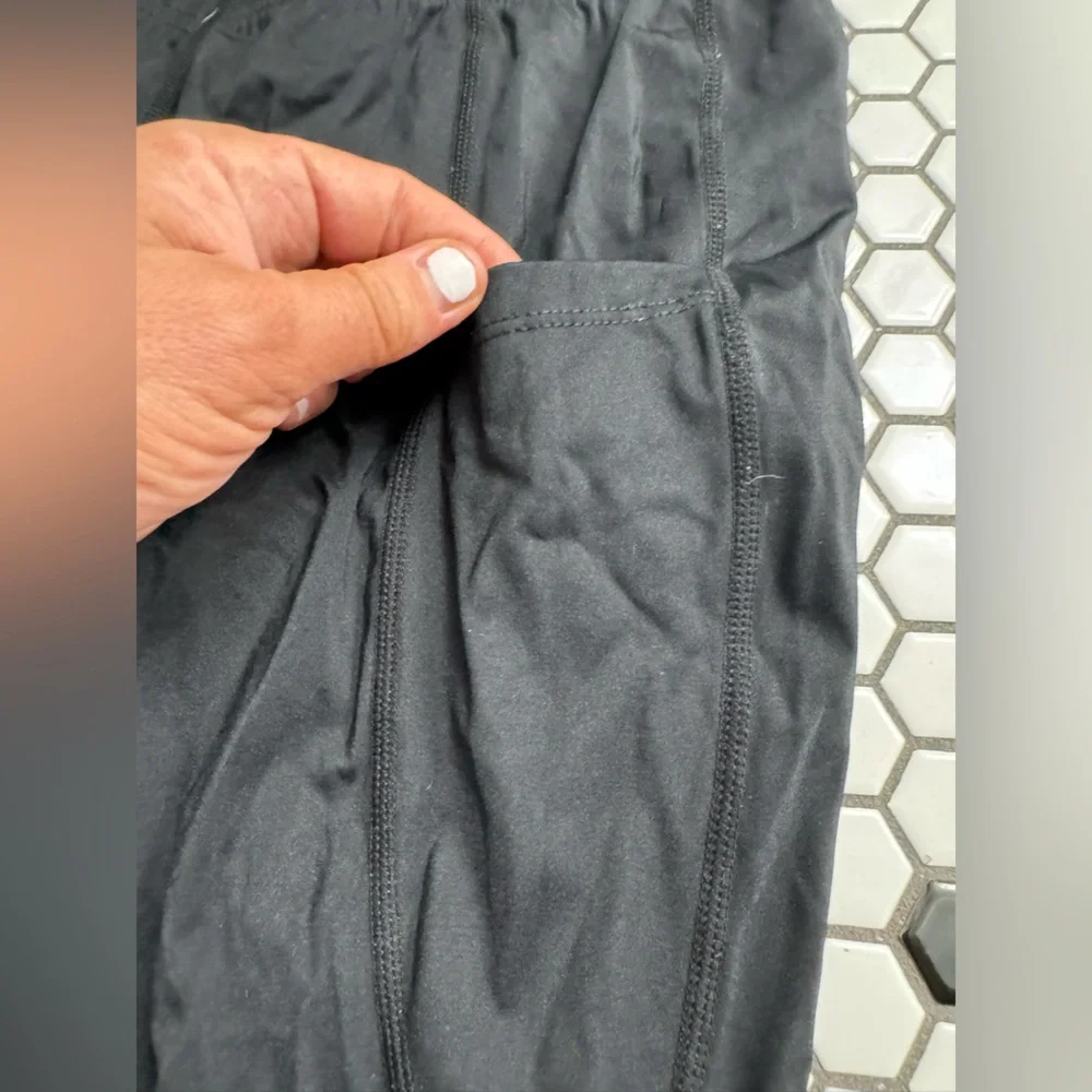 Baleaf cycling leggings size large - Picture 4 of 5